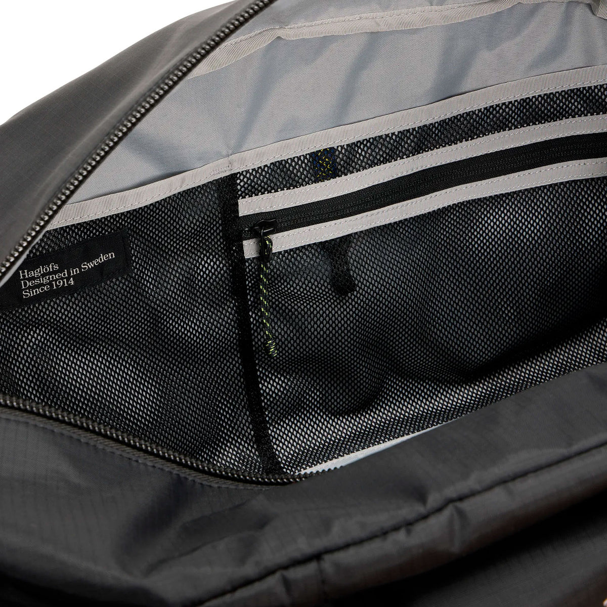 Tight duffle 50, musta, vetoketjullinen sisätasku