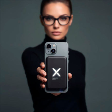 Scx.design P42 powerbank MagLed 10000 mAh varavirtalähde valaistuvalla logolla